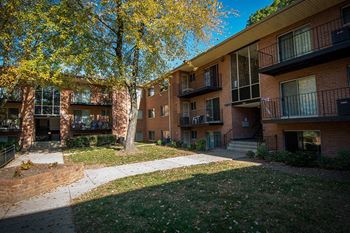 Glen Willow Apartments Patios